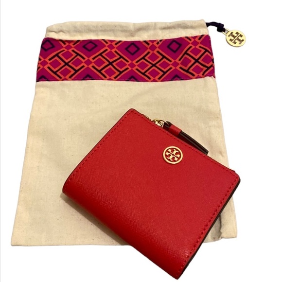 Tory Burch Handbags - ⭐️⭐️⭐️ Tory Burch Robinson red small wallet .